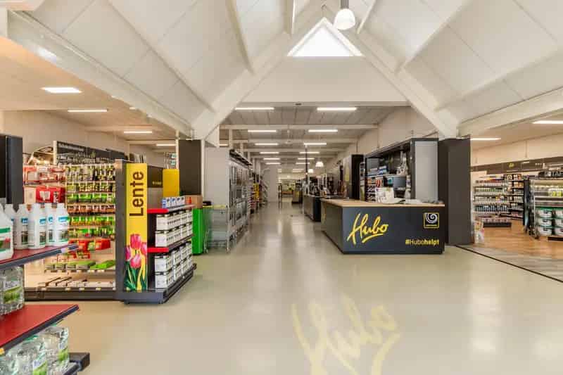 Winkel Haulerwijk te koop: 2057m² winkelruimte, bedrijfswoning