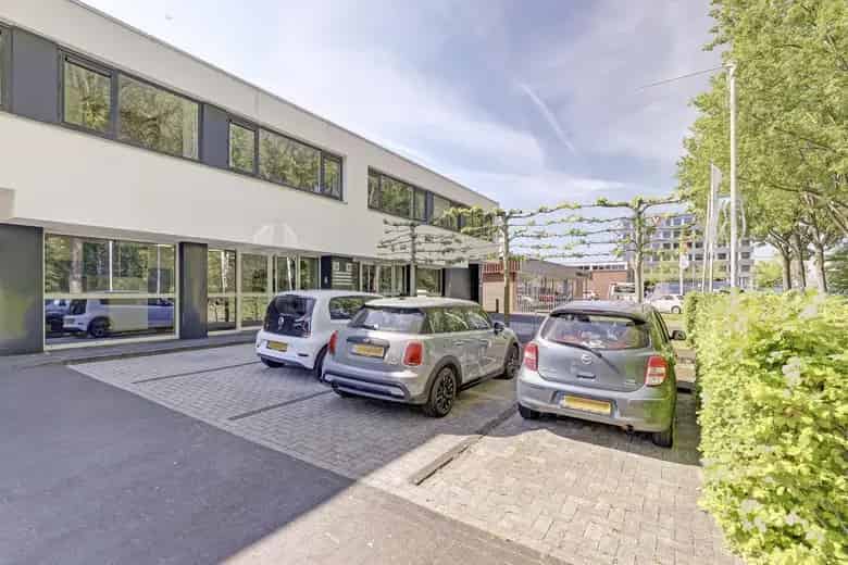 275 m2 Kantoorruimte te Huur Uithoorn
