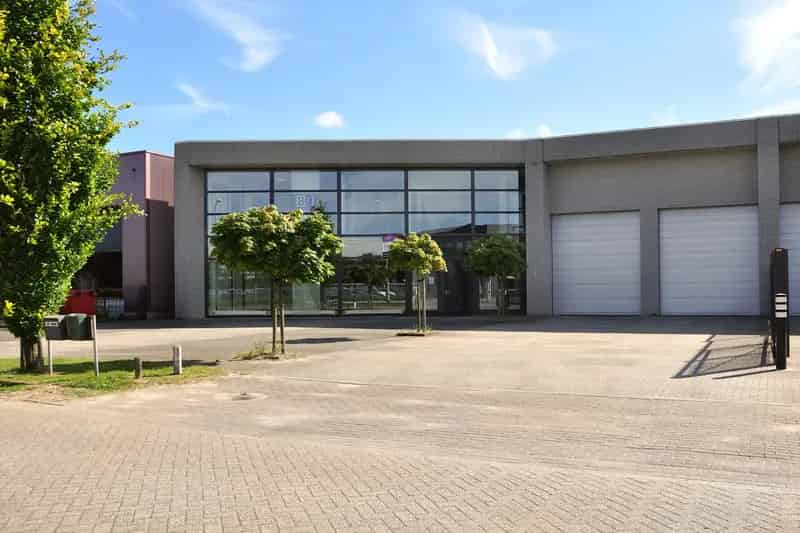 Bedrijfshal te huur Heeze 1300m² showroom kantoor
