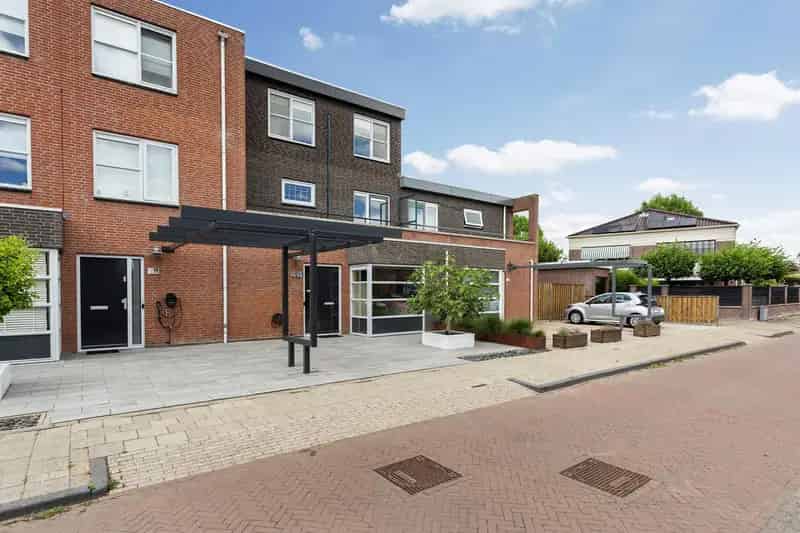 6 Slaapkamers Tussenwoning Rustige Wijk Moderne Keuken