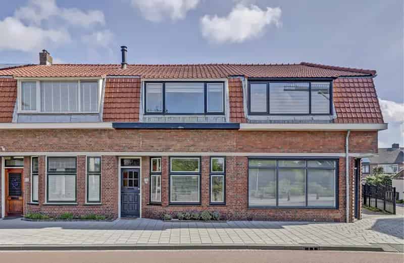 Jaren 30 woning nabij strand  3 slaapkamers  tuin