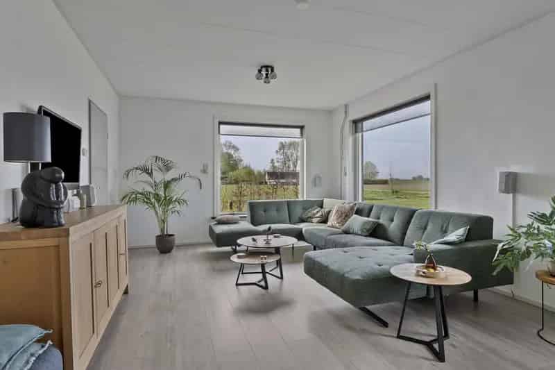 Landelijke woning met paardenstallen en 2 hectare grond nabij Biervliet