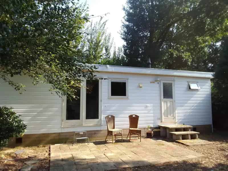 Ruim Chalet nabij Ermelo: Rust, Natuur en Comfort