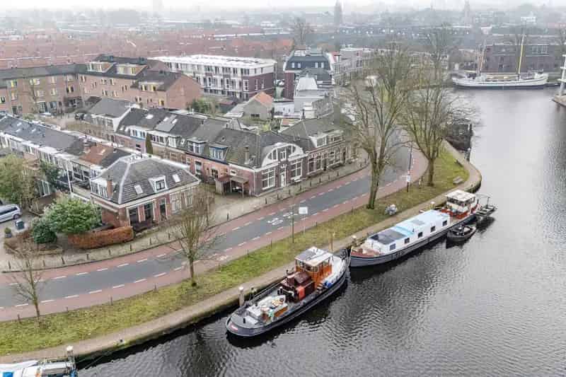 Uniek Singelwoning Leiden: 3 Slaapkamers, Moderne Keuken, Sfeervolle Binnen- en Buitenruimte