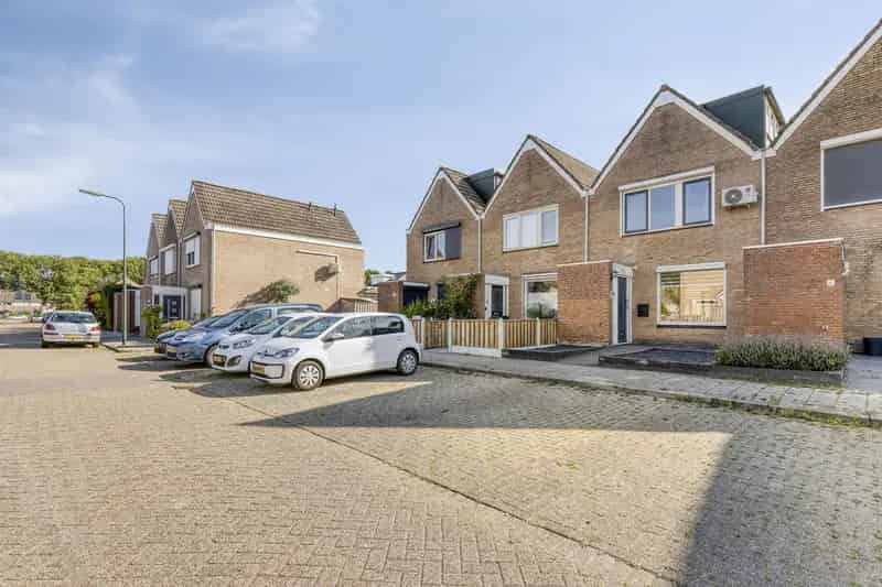 Gezinswoning Tholen: Ruime woning met 3 slaapkamers en tuinkamer