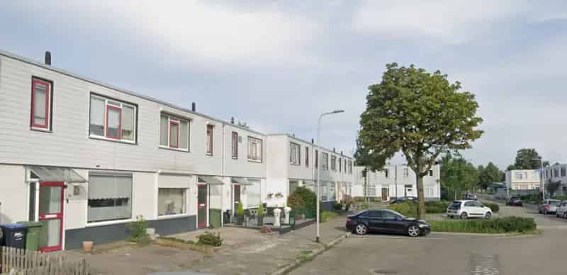 Groen van Prinstererstraat 27: Kindvriendelijke woning met groen en parkeren