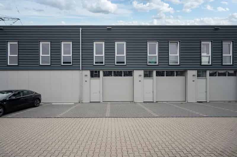 Bedrijfshal Almere | Zoek bedrijfshallen te huur: Microfoonstraat 40 1322 BN Almere 
