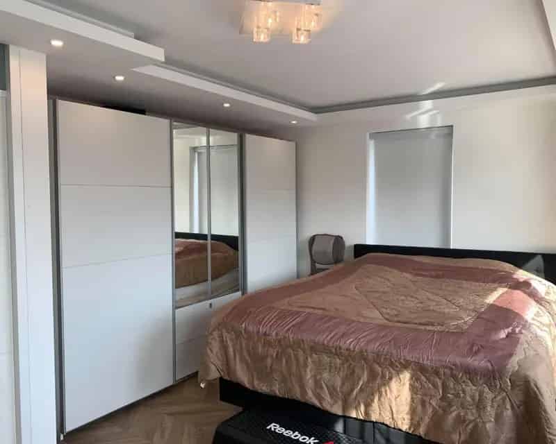 Gemeubileerde Kamer Leiden Den Haag Balkon Dame