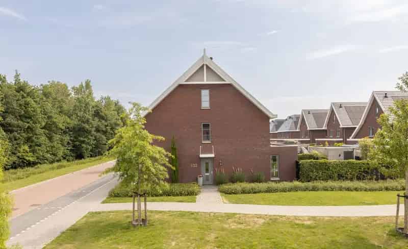 Huis te koop Etten Leur: Sfeervolle en duurzame hoekwoning