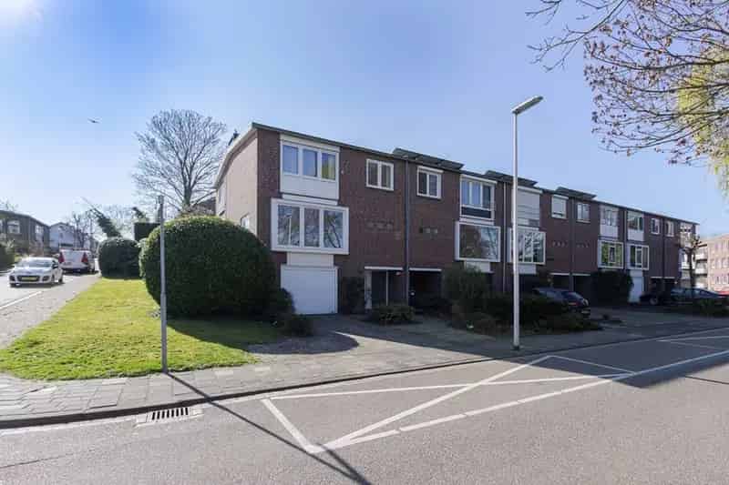 Ruime Hoekwoning 4 Slaapkamers Heerlen Aarveld