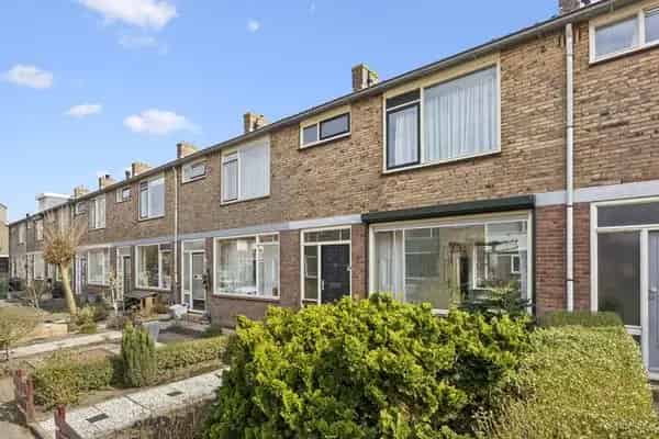 Knus gezinshuis Molenlaan 79m2 3 slaapkamers uitbouw mogelijkheden