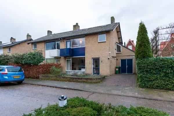 Ruime 5 Slaapkamer Tweekapper Waalre Nabij Centrum
