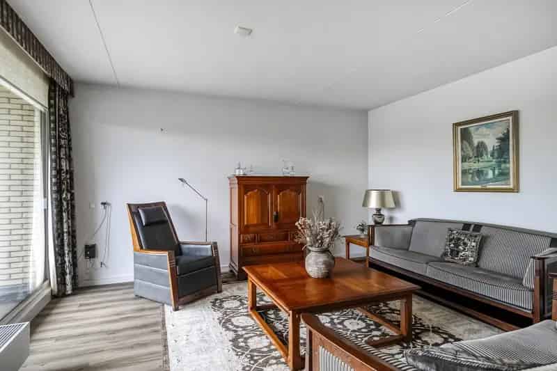 Royaal 3 kamer appartement Buitenoord met garage