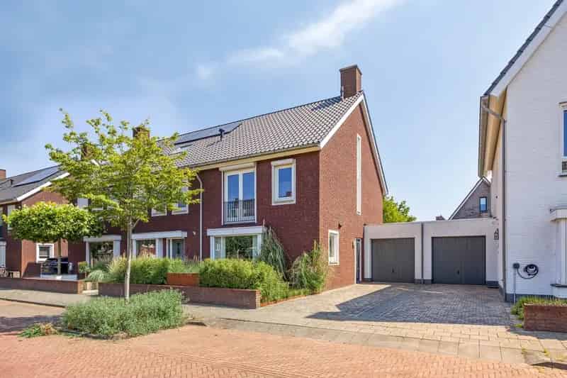 Huis te koop Made: Ruime gezinswoning met 3 slaapkamers en garage