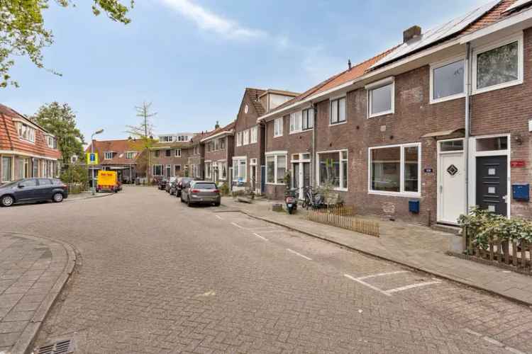 Tussenwoning Zaandam Burgemeestersbuurt Vernieuwde Fundering 3 slaapkamers