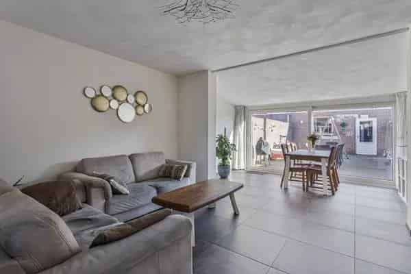 Ruime Tussenwoning Veldhoven 3 slaapkamers 8 Zonnepanelen Gerenoveerd