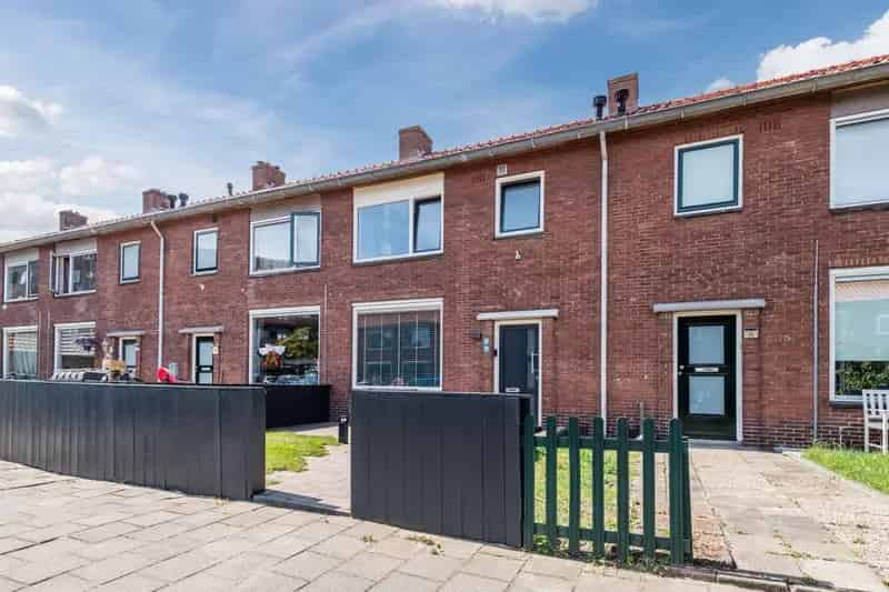 Huis te koop IJmuiden: Gezellige Tussenwoning nabij Duinen