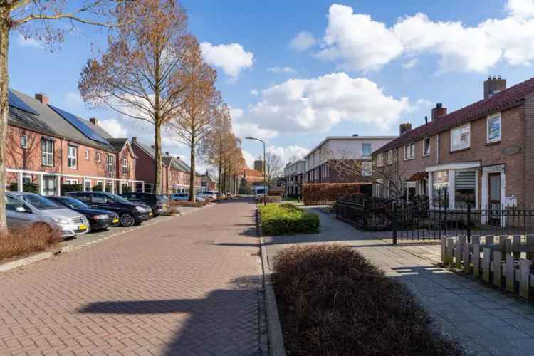 Huis Te Koop in 35, Munsterkerk, Dussen, Noord-Brabant