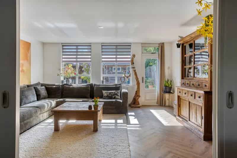 Huis te koop Weurt: Ruime halfvrijstaande woning met garage en tuin