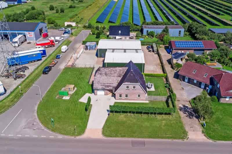 Zeer Royale Woning met Bedrijfsloodsen Stadskanaal
