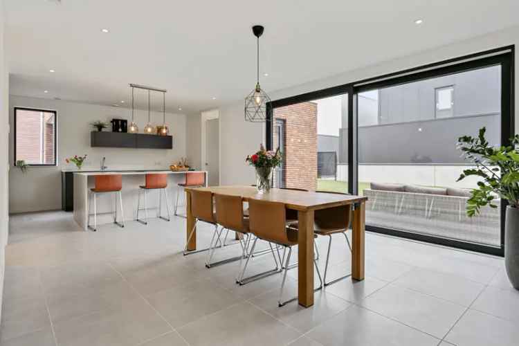Moderne 8-kamer Villa Veldhoven Ruime Tuin Garage 6 slaapkamers