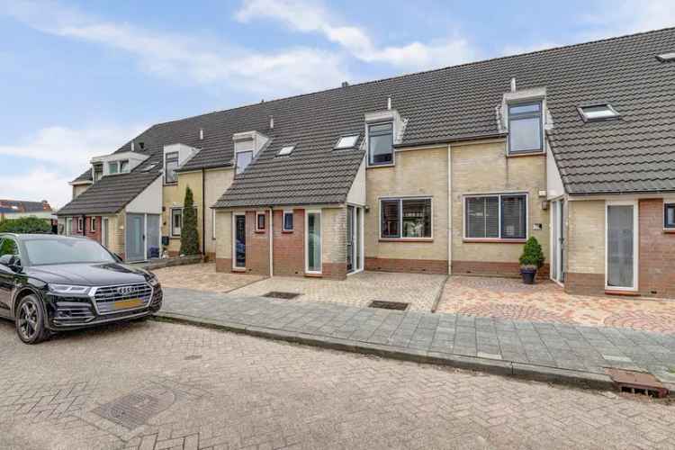 Huis Te Koop , 37, Jaap Kosterstraat, Klaaswaal, Zuid-Holland