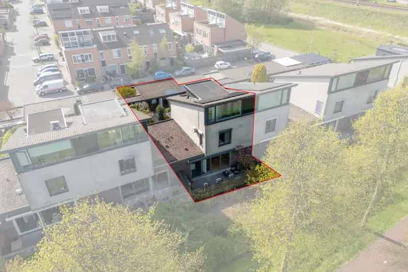 Huis te koop Purmerend: Ruime 4 slaapkamer woning aan het water