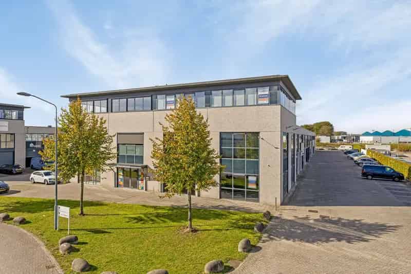 Bedrijfsvilla te koop Oosterhout 435m² 8 parkeerplaatsen