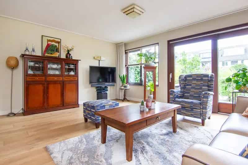 Ruime 2-onder-1-kapwoning Velserbroek Aan Het Water