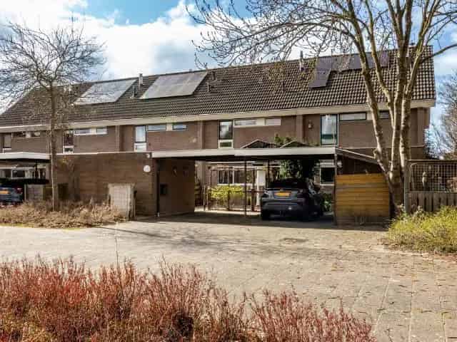 Ruime Tussenwoning te Koop in Lelystad Karveel