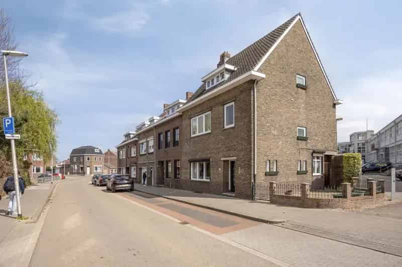 Halfvrijstaand Huis Heerlen 162m² 3 slaapkamers Tuin
