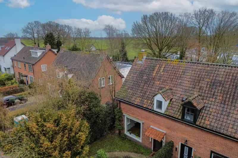 2-onder-1-kapwoning Soest: Ruime gezinswoning met potentie