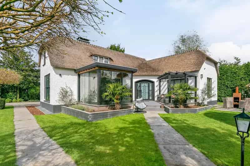 Luxe Rietgedekte Villa Rhoon 4 slaapkamers Grote Tuin