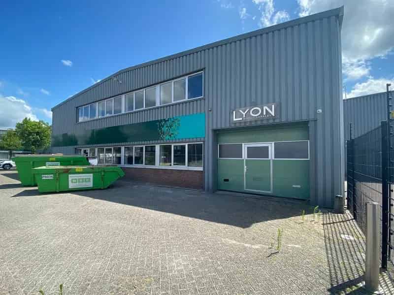 Bedrijfshal te Huur Oosterhout 213m2 Bedrijfsruimte Showroom Kantoor