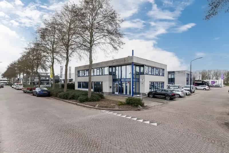 Bedrijfshal te huur Alblasserdam 690m2 kantoor 234m2 bedrijf