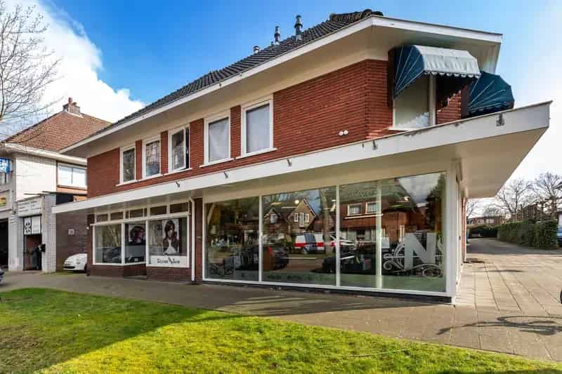 Winkel te huur Apeldoorn Asselsestraat 340m2 magazijn parkeergelegenheid