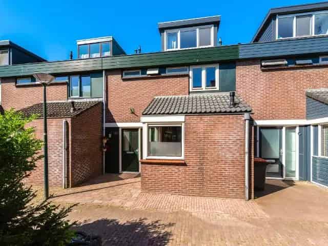 Ruime Tussenwoning te Koop in Hoorn met 8 Zonnepanelen