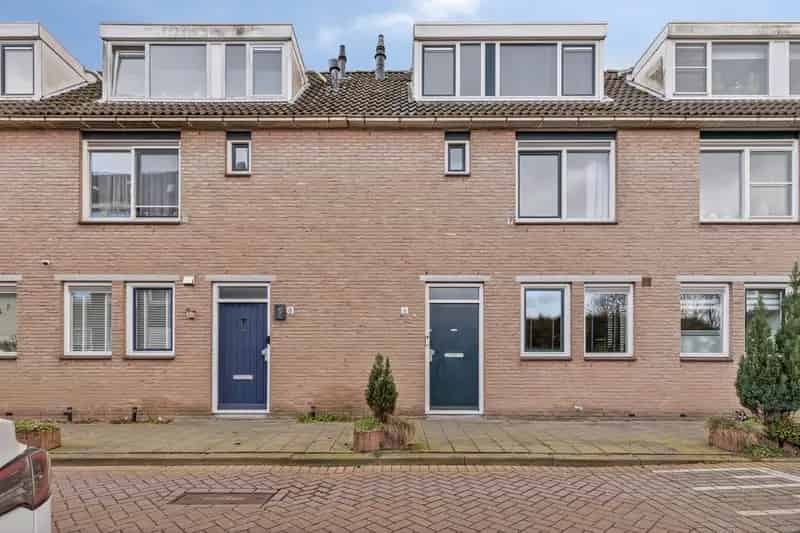 Huis te koop Overschie: 3 slaapkamers, zonnige tuin, instapklaar