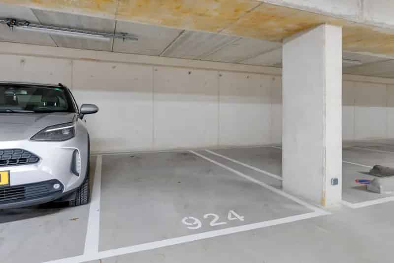 Parkeerplaats te koop Diemen - Ruime plek in beveiligde garage