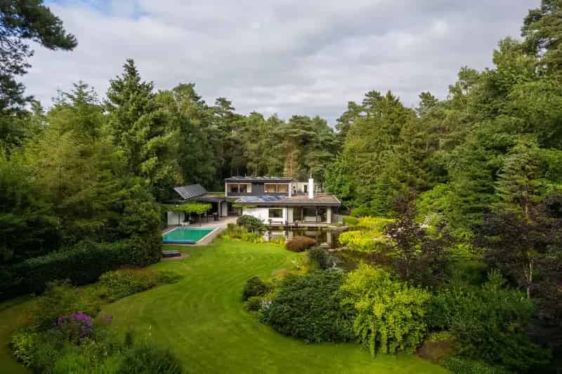 Huis te koop: Juliana van Stolberglaan 10 6961 GD Eerbeek 