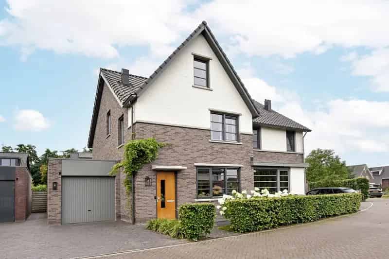 Luxe Tweekapper Bijsteren 169m2 4 slaapkamers Garage Tuin