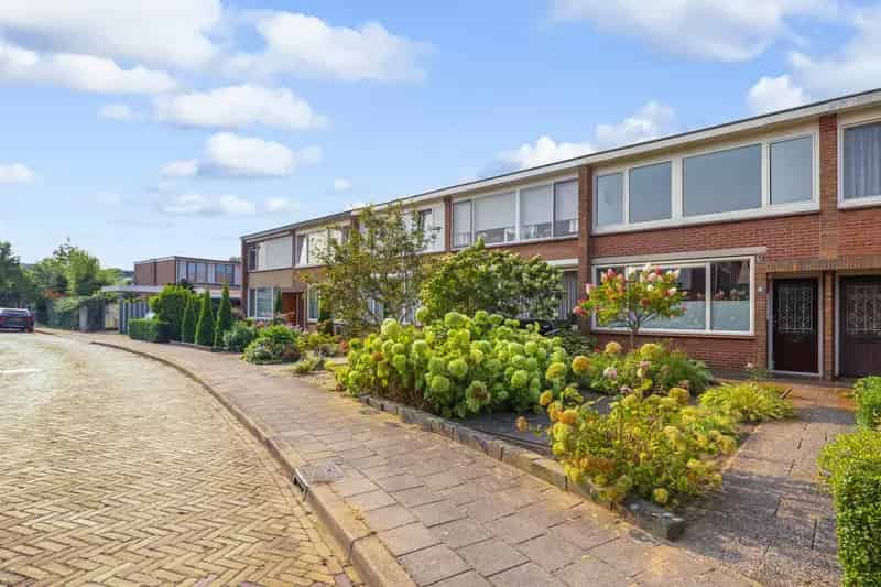 Tussenwoning Zevenaar 4 slaapkamers moderne badkamer royale tuin airco