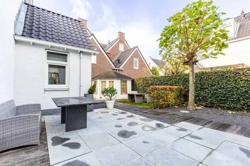 Vrijstaande Villa Jaren 30 Hoofddorp 4 slaapkamers 2 badkamers