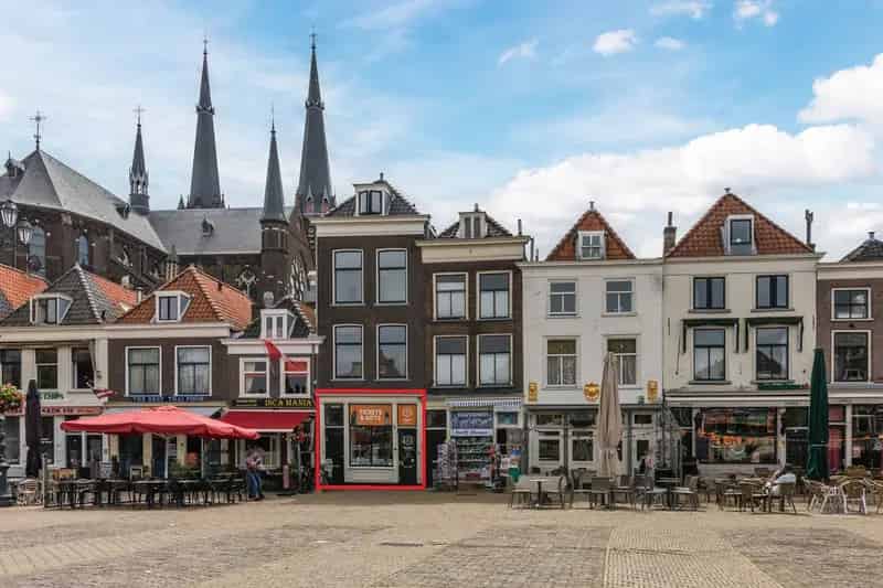 Winkel te Huur Delft Markt 73: Gemeentelijk Monument