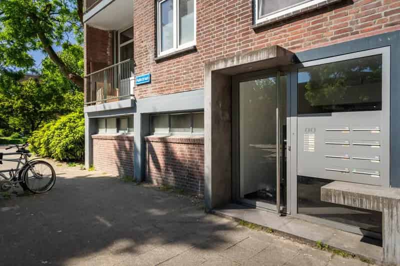 Rotterdam Oud Mathenesse: Licht 3-kamer Appartement met 2 Balkons