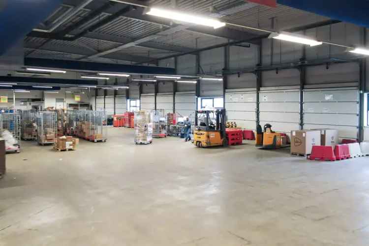 Bedrijfshal te Huur Den Haag Forepark 8500 m²