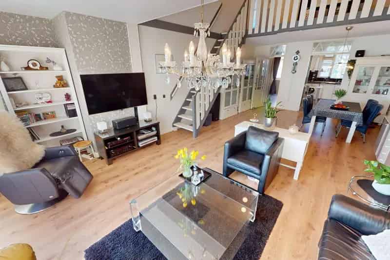 Tussenwoning met Uitbouw Garage 3 4 slaapkamers