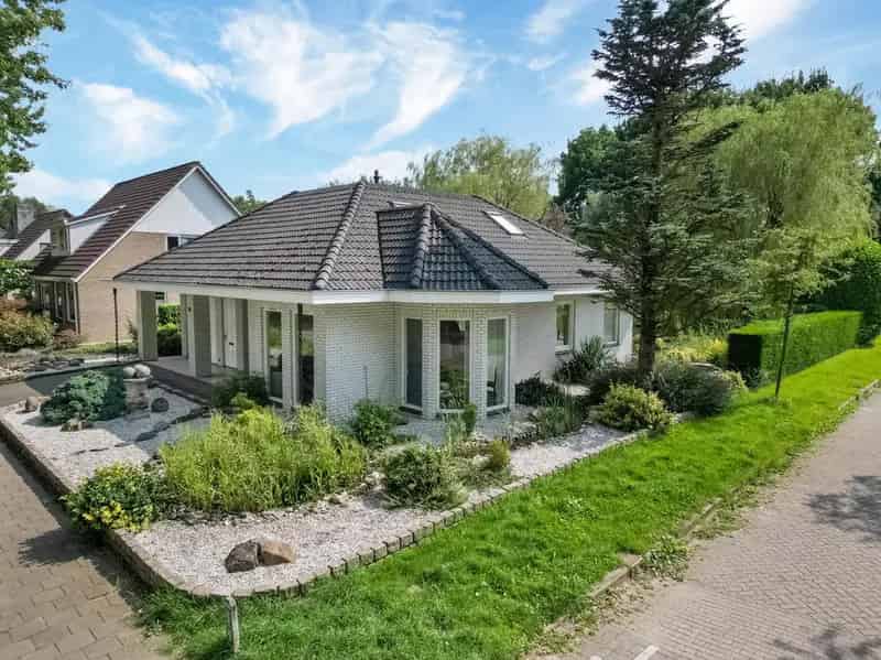 Vrijstaande woning Beuningen 4-5 slaapkamers 2 badkamers aan het water