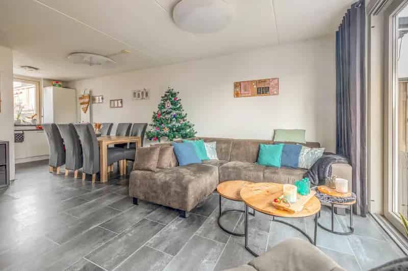 Ruime 2-onder-1-kapwoning met 3 slaapkamers te koop