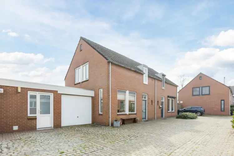 2-onder-1-kapwoning Kloosterzande  3 slaapkamers  Garage